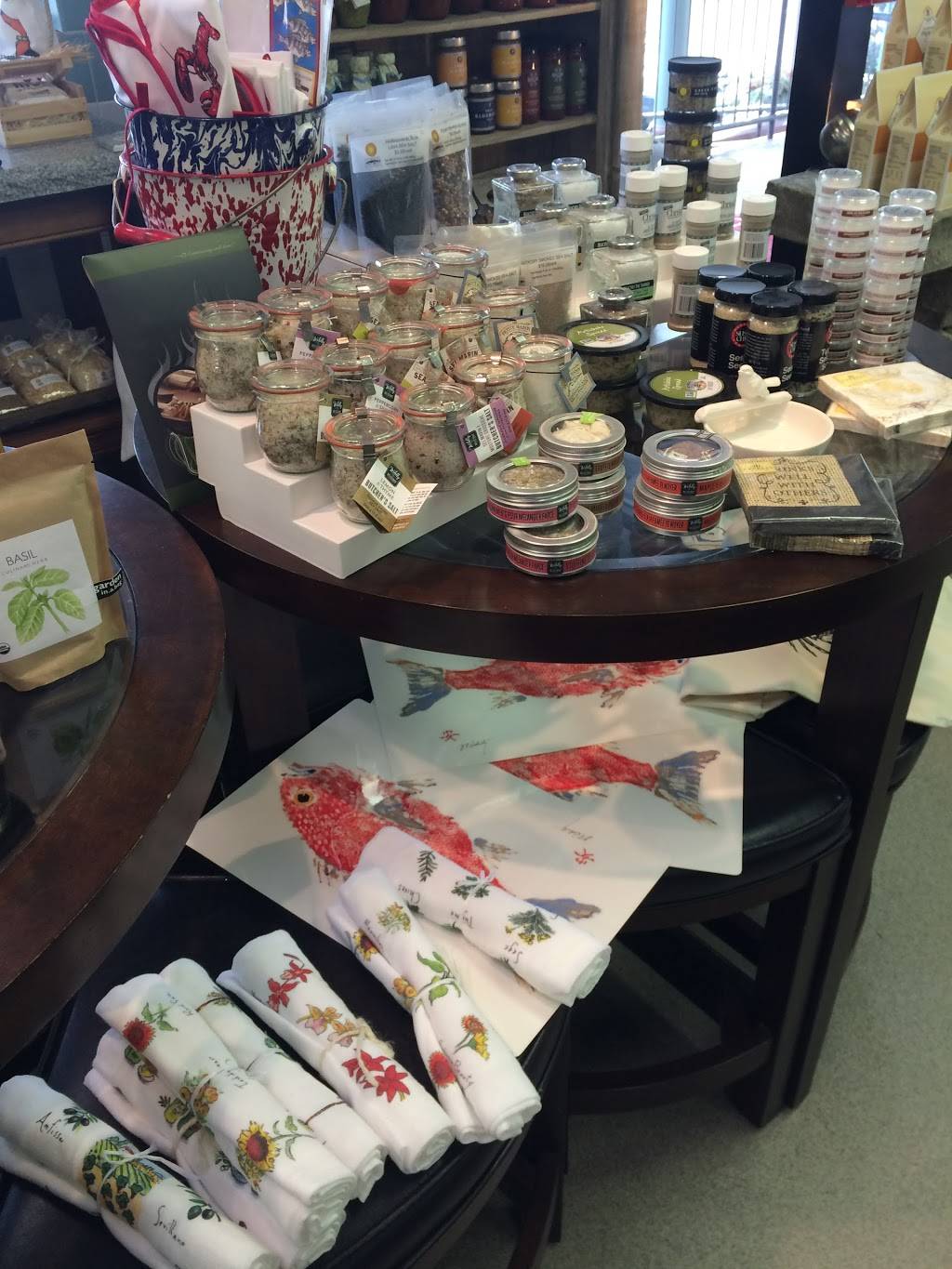 Ipswich Shellfish Fish Market | restaurant | 8 Hayward St, Ipswich, MA 01938, USA | 9783566941 OR +1 978-356-6941