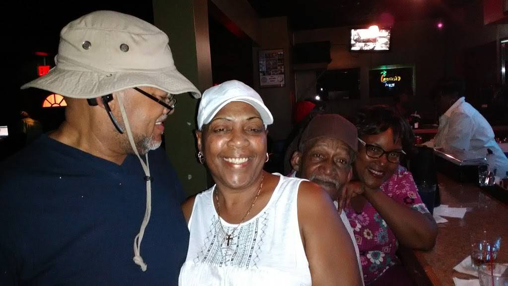 Grown Folks Bar & Grill | restaurant | 6704 Savannah Ave, Cincinnati, OH 45239, USA | 5135210576 OR +1 513-521-0576