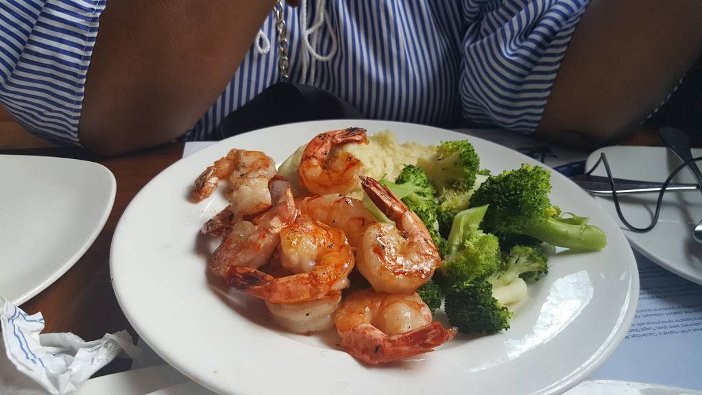 Legal Sea Foods | restaurant | 30 Forbes Rd, Braintree, MA 02184, USA | 7818171292 OR +1 781-817-1292