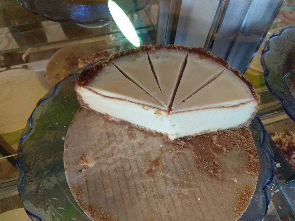 Lanis Cheesecakes & Coffee House | restaurant | 510 TX-27, Comfort, TX 78013, USA | 8309955264 OR +1 830-995-5264