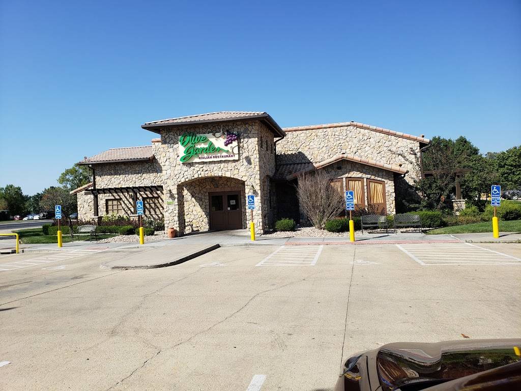 Olive Garden Italian Restaurant | meal takeaway | 5312 N Belt Hwy, St Joseph, MO 64506, USA | 8169019211 OR +1 816-901-9211