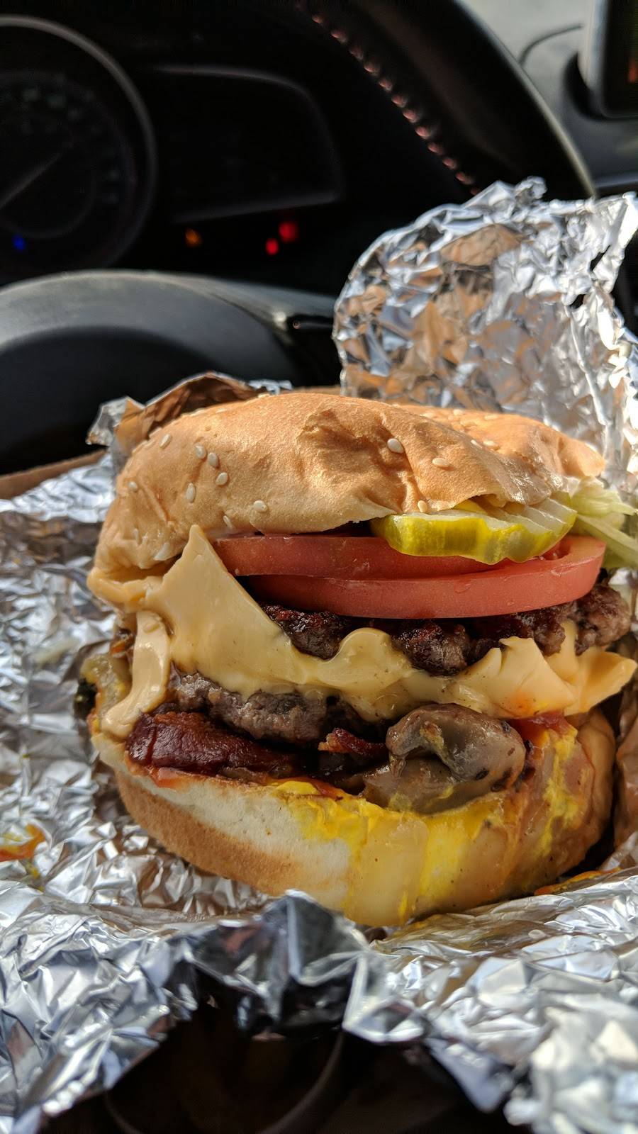 Five Guys | meal takeaway | 324 W Hunt Club Rd, Nepean, ON K2E 1A6, Canada | 6137305555 OR +1 613-730-5555