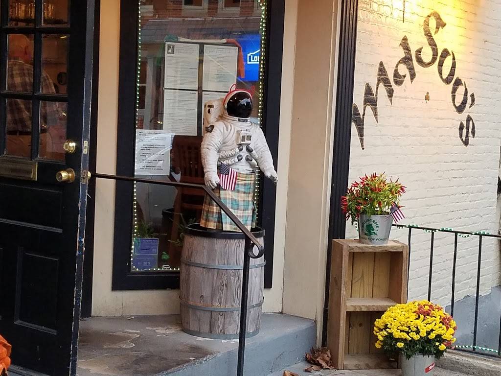 Magoos Pub & Eatery | restaurant | 1 W 2nd St, Frederick, MD 21701, USA | 3013782237 OR +1 301-378-2237