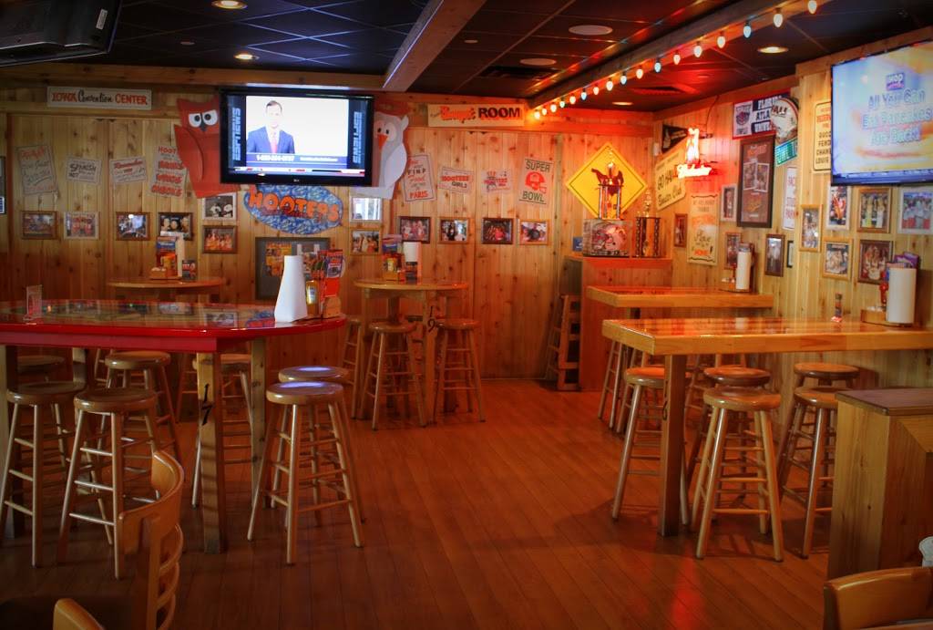 Hooters | meal takeaway | 2240 NW 19th Avenue Suite 1101-A, Boca Raton, FL 33431, USA | 5613918903 OR +1 561-391-8903