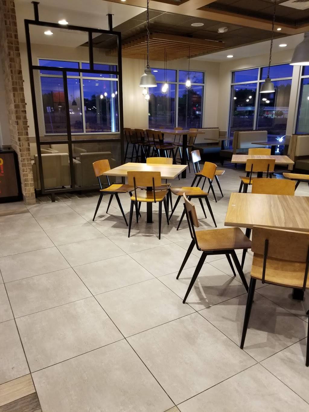 Burger King | restaurant | 1850 Stoneridge Commerce Dr, Powhatan, VA 23139, USA | 8663942493 OR +1 866-394-2493