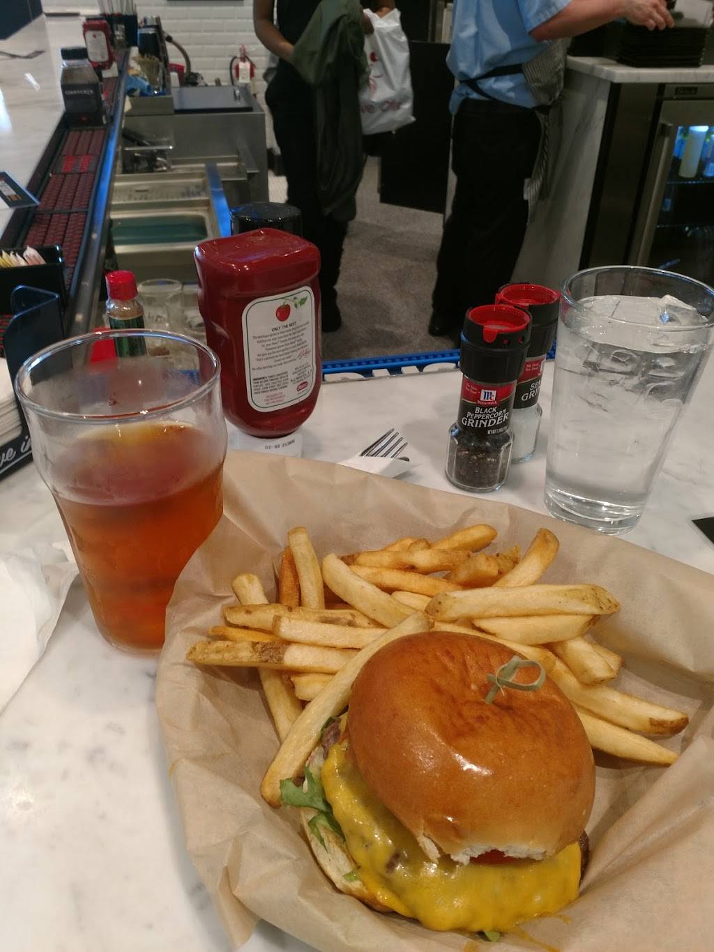 R&R Seafood Bar | restaurant | 7060 Friendship Rd, Baltimore, MD 21240, USA | 4438833752 OR +1 443-883-3752