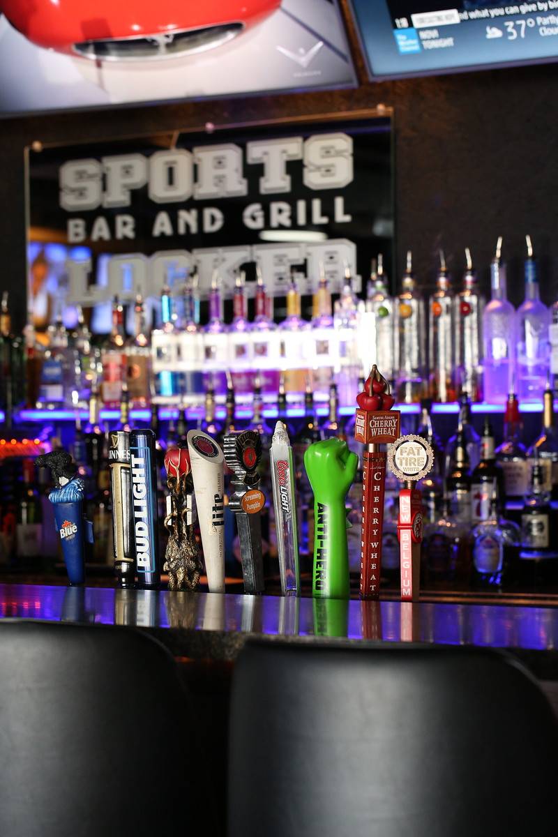 Sports Locker Bar & Grill | restaurant | 30375 Plymouth Rd, Livonia, MI 48150, USA | 7347445172 OR +1 734-744-5172
