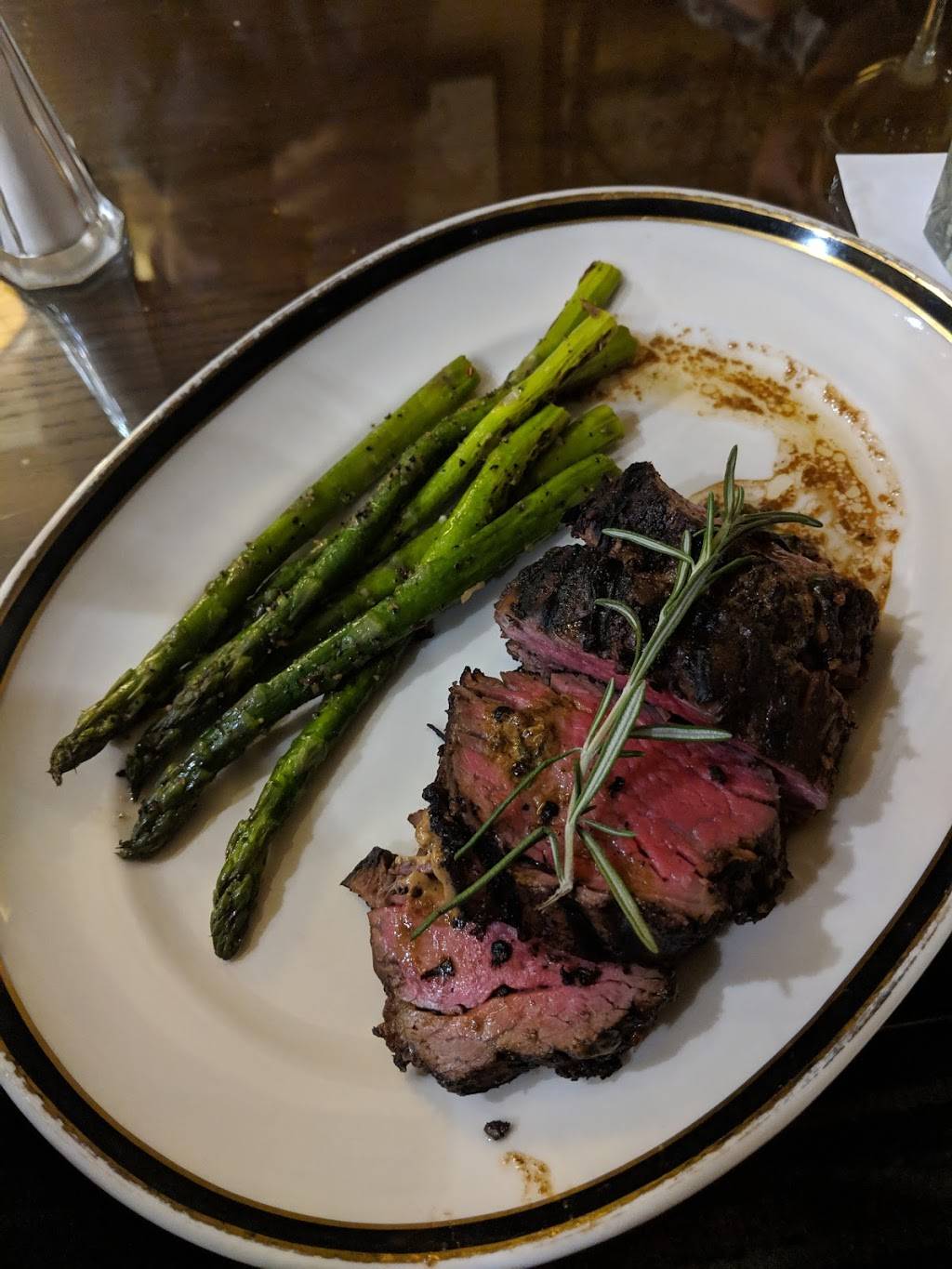 Porters Steakhouse | restaurant | 1000 Eastport Plaza Dr, Collinsville, IL 62234, USA | 6183452400 OR +1 618-345-2400