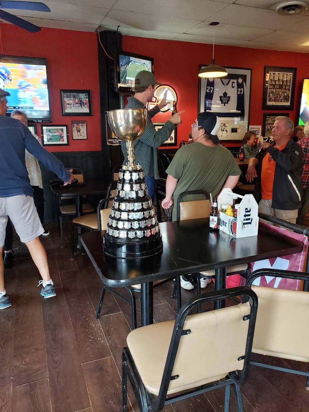 Sticks Sports Pub | restaurant | 500 George St S, Peterborough, ON K9J 3E5, Canada | 7057757845 OR +1 705-775-7845