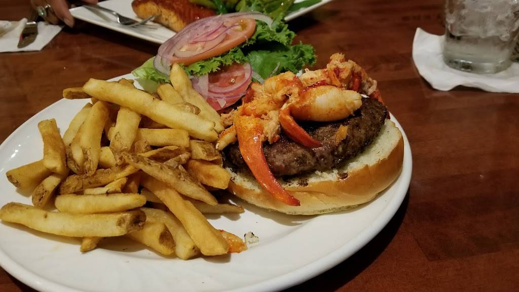 Connollys Publik House | restaurant | 1 Hotel Dr, Boston, MA 02128, USA | 6175686700 OR +1 617-568-6700