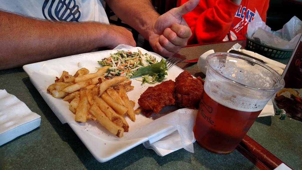 The Greene Turtle Sports Bar & Grille | restaurant | 250 S Main St Suite 101, Newark, DE 19711, USA | 3024541592 OR +1 302-454-1592