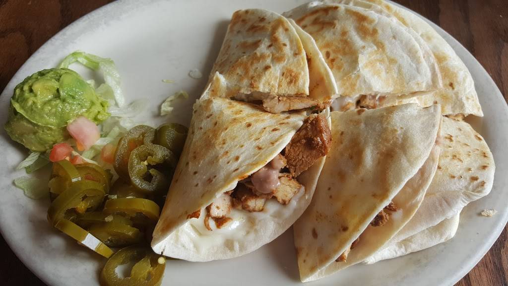 San Luis Tex Mex Restaurant | restaurant | 1017 N Center St, Bonham, TX 75418, USA | 9035832508 OR +1 903-583-2508