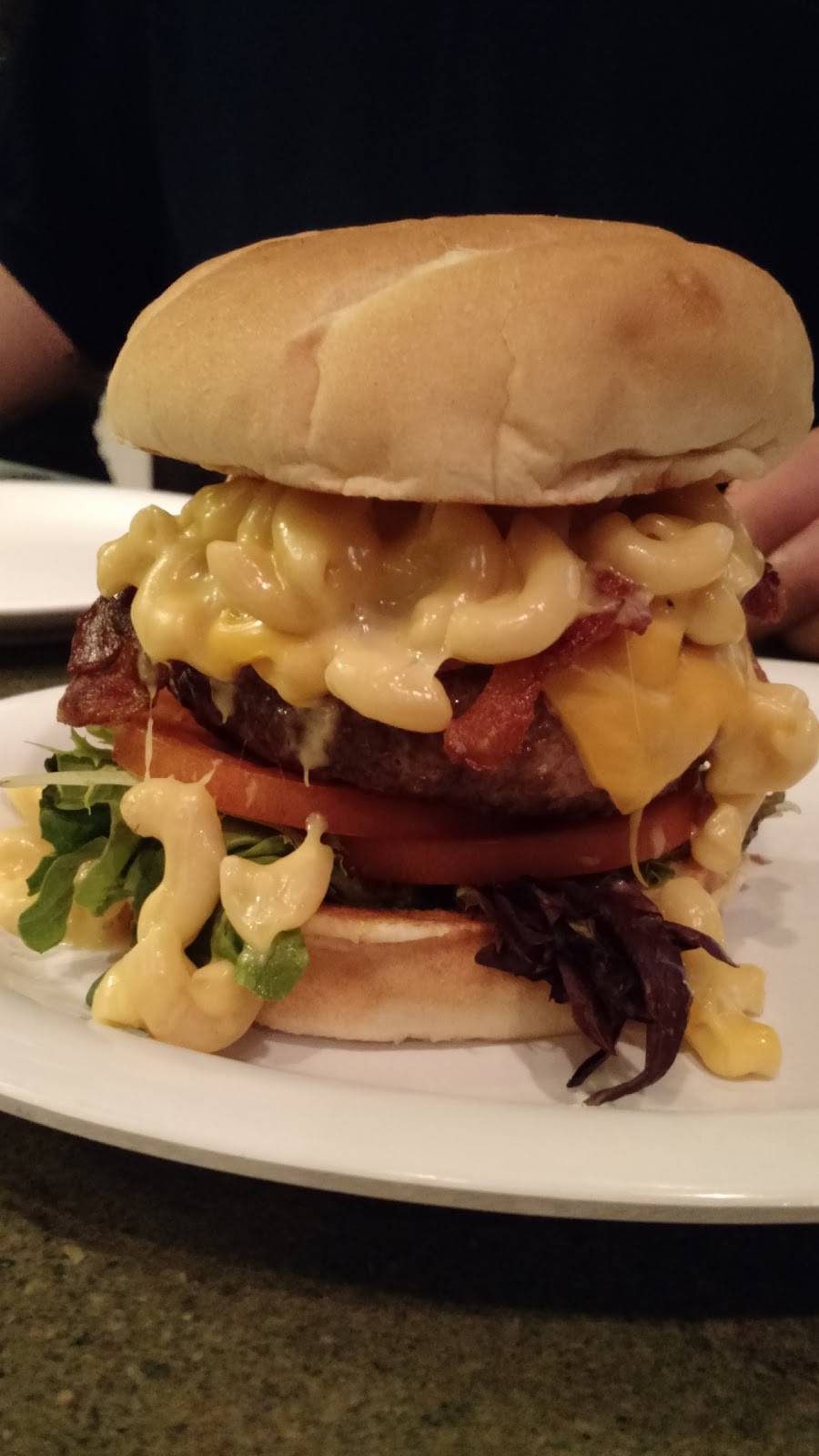 The Oyster Pub | restaurant | 555 Seabreeze Blvd, Daytona Beach, FL 32118, USA | 3862556348 OR +1 386-255-6348