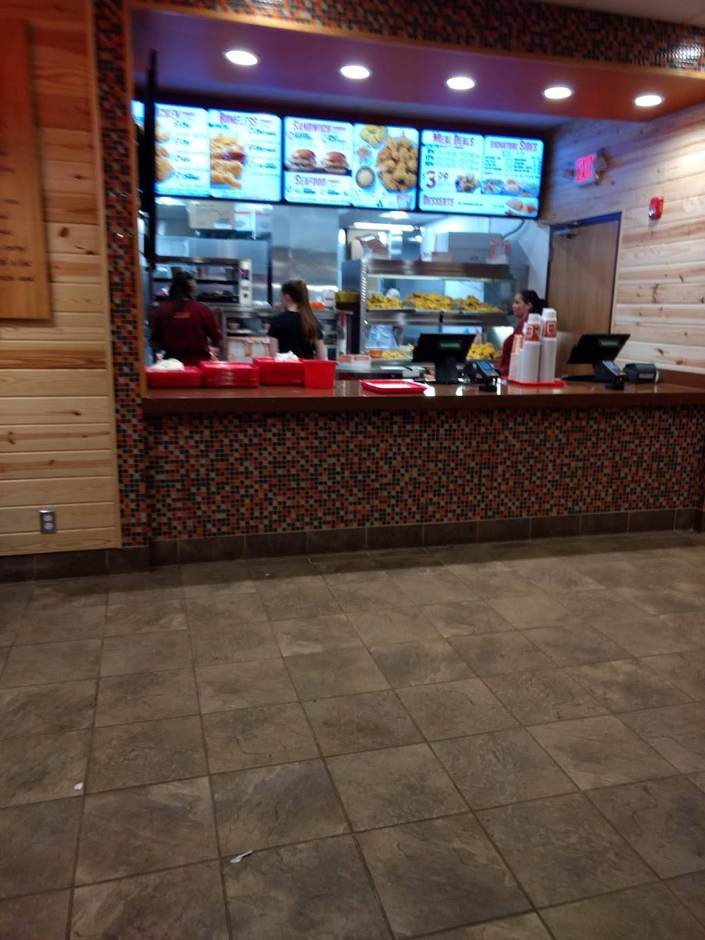 Popeyes Louisiana Kitchen | restaurant | 321 S McHenry Ave, Crystal Lake, IL 60014, USA | 7792204934 OR +1 779-220-4934