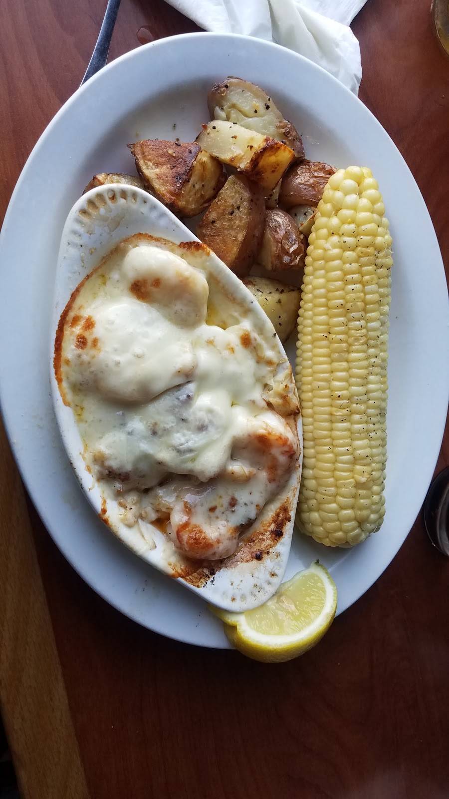 Island House Restaurant & Marina | restaurant | 17 Atlantic Ave, Wachapreague, VA 23480, USA | 7577874242 OR +1 757-787-4242