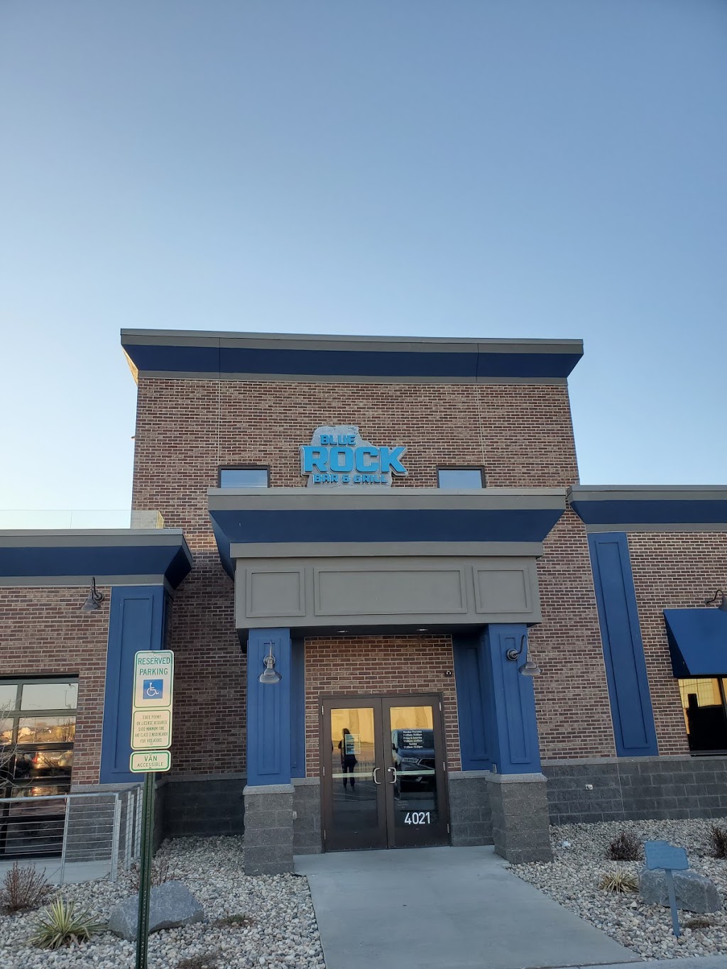 Blue Rock Bar & Grill | restaurant | 4021 Bobhalla Dr, Sioux Falls, SD 57107, USA | 6052712500 OR +1 605-271-2500