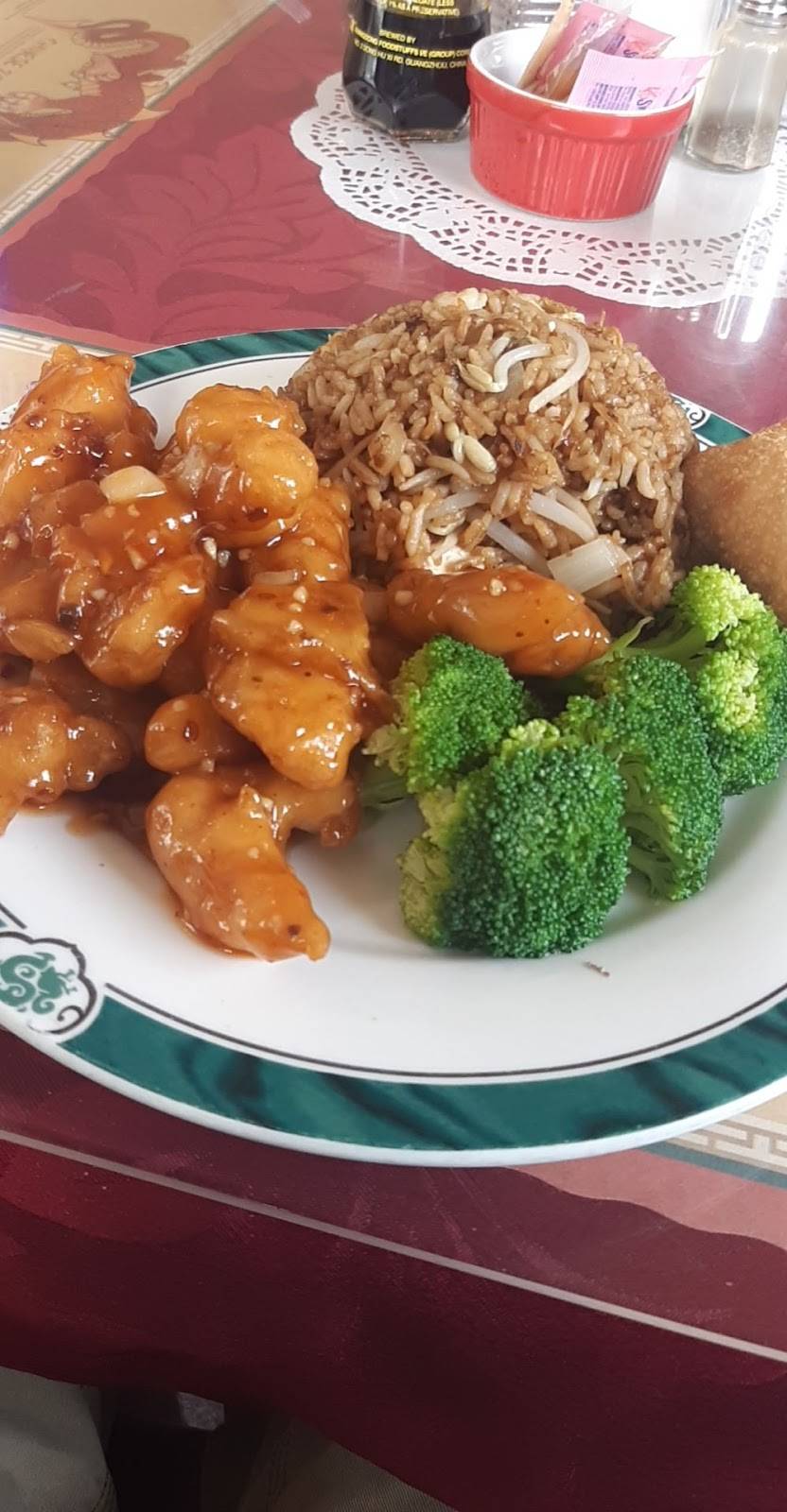 Lucky Kitchen | restaurant | 190 King St W, Harrow, ON N0R 1G0, Canada | 5197384447 OR +1 519-738-4447