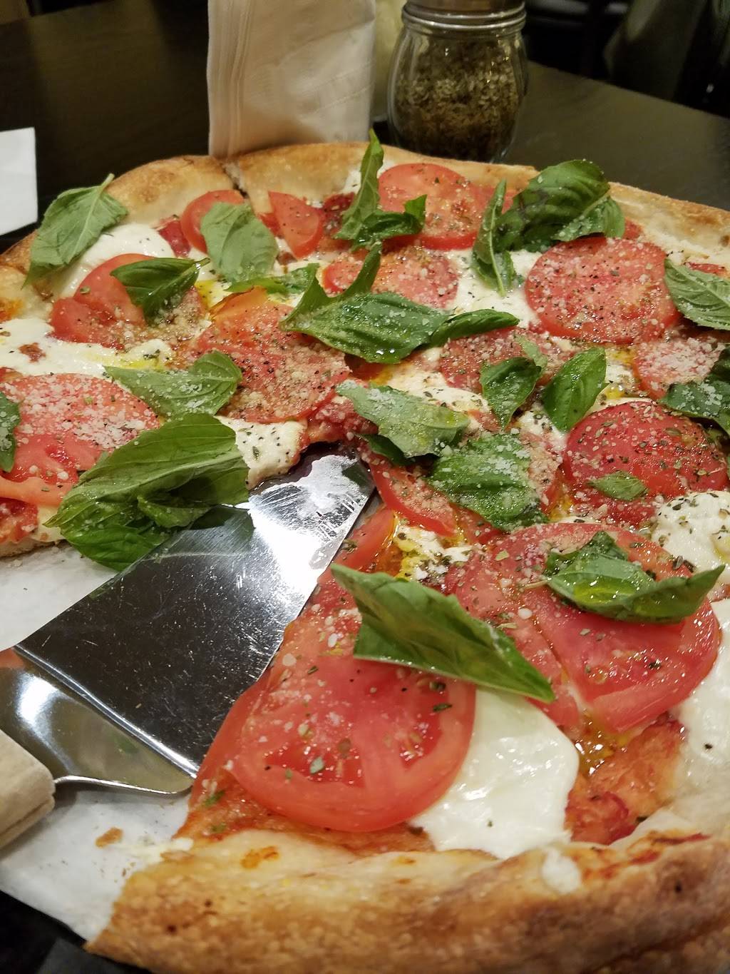 Antonios Pizza | restaurant | 31 Federal St, Belchertown, MA 01007, USA | 4133236844 OR +1 413-323-6844