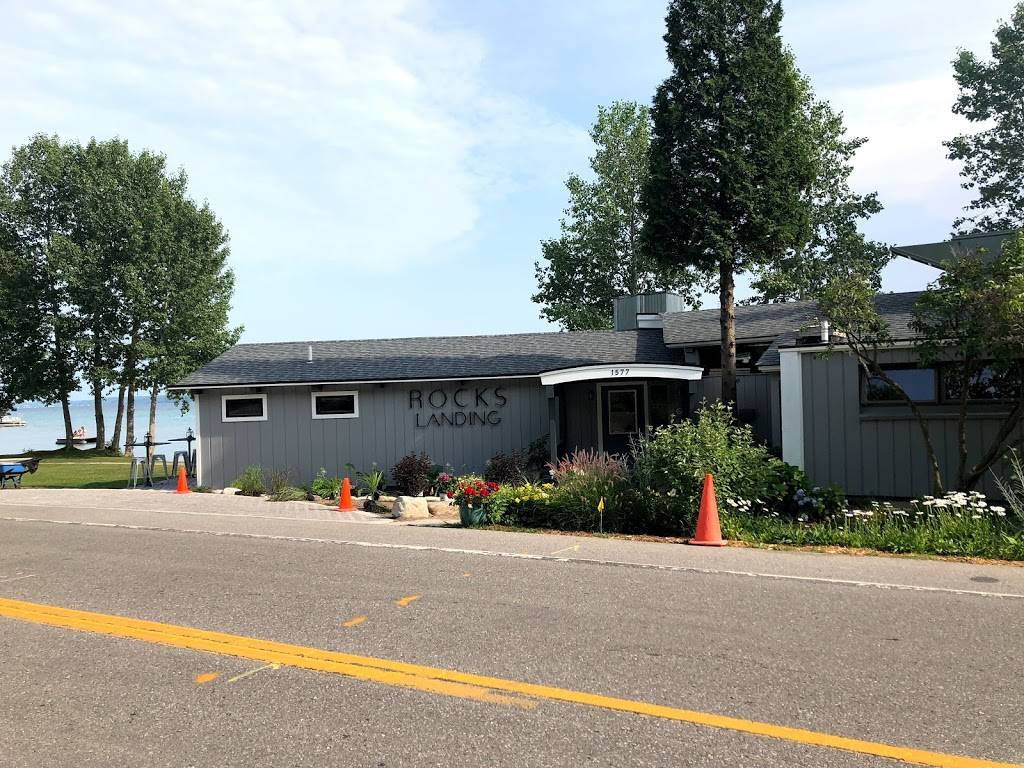Rocks Landing | restaurant | 1577 Crystal Dr, Frankfort, MI 49635, USA | 2313990158 OR +1 231-399-0158