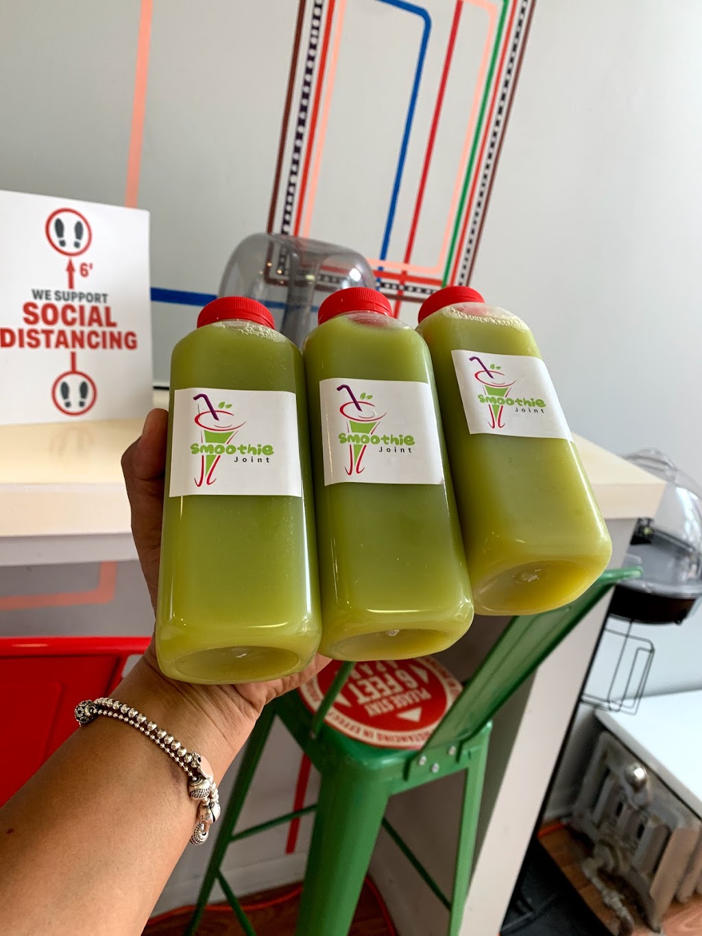 Smoothie joint | restaurant | 948 W Newport Ave, Chicago, IL 60657, USA | 7736977202 OR +1 773-697-7202