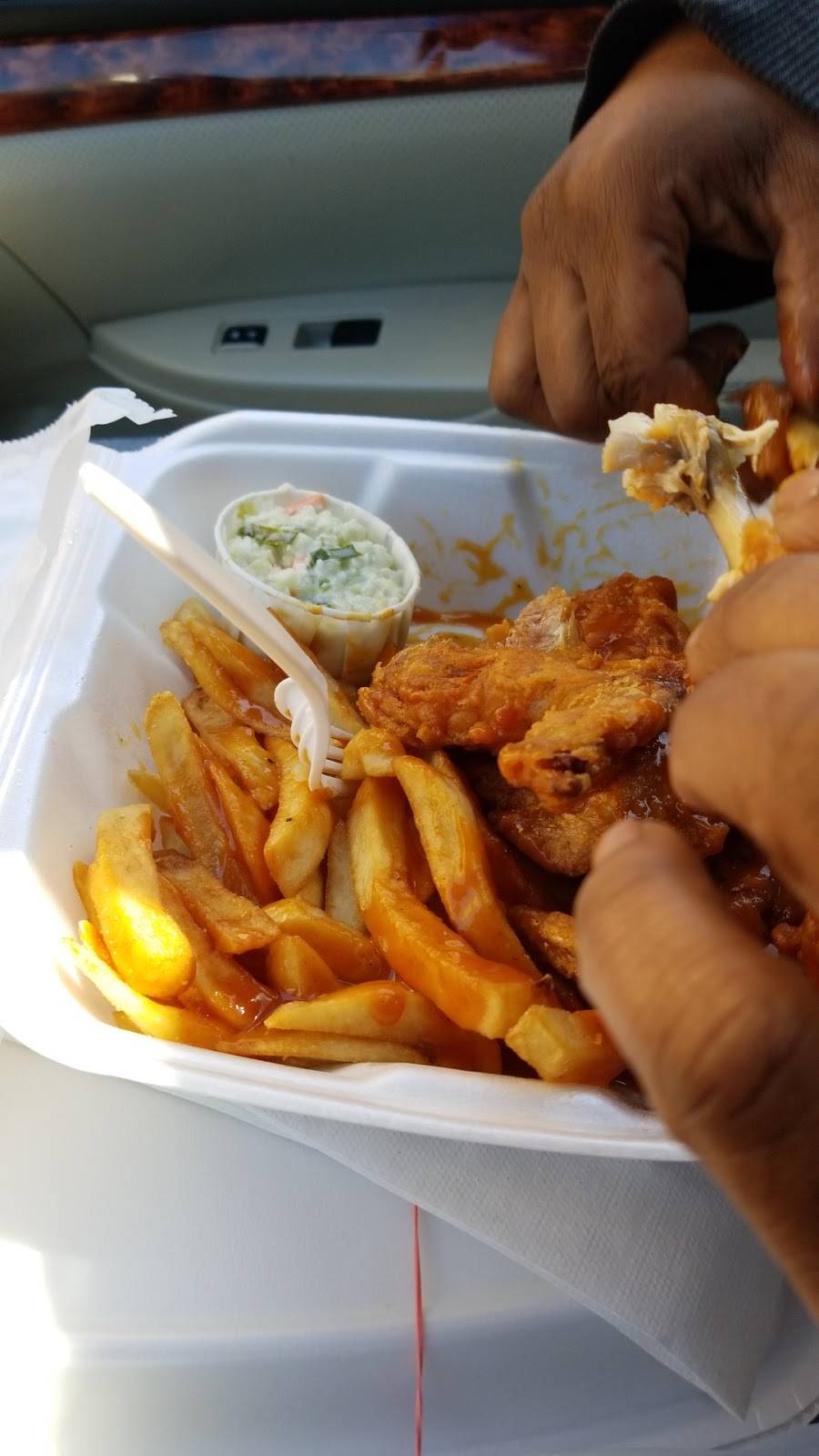 Kims Wings | restaurant | 14909 St Clair Ave, Cleveland, OH 44110, USA | 2166816644 OR +1 216-681-6644