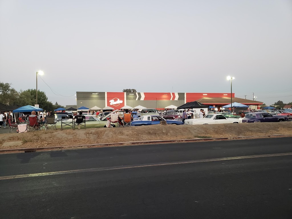 Bowlero Visalia | restaurant | 1740 W Caldwell Ave, Visalia, CA 93277, USA | 5596252100 OR +1 559-625-2100