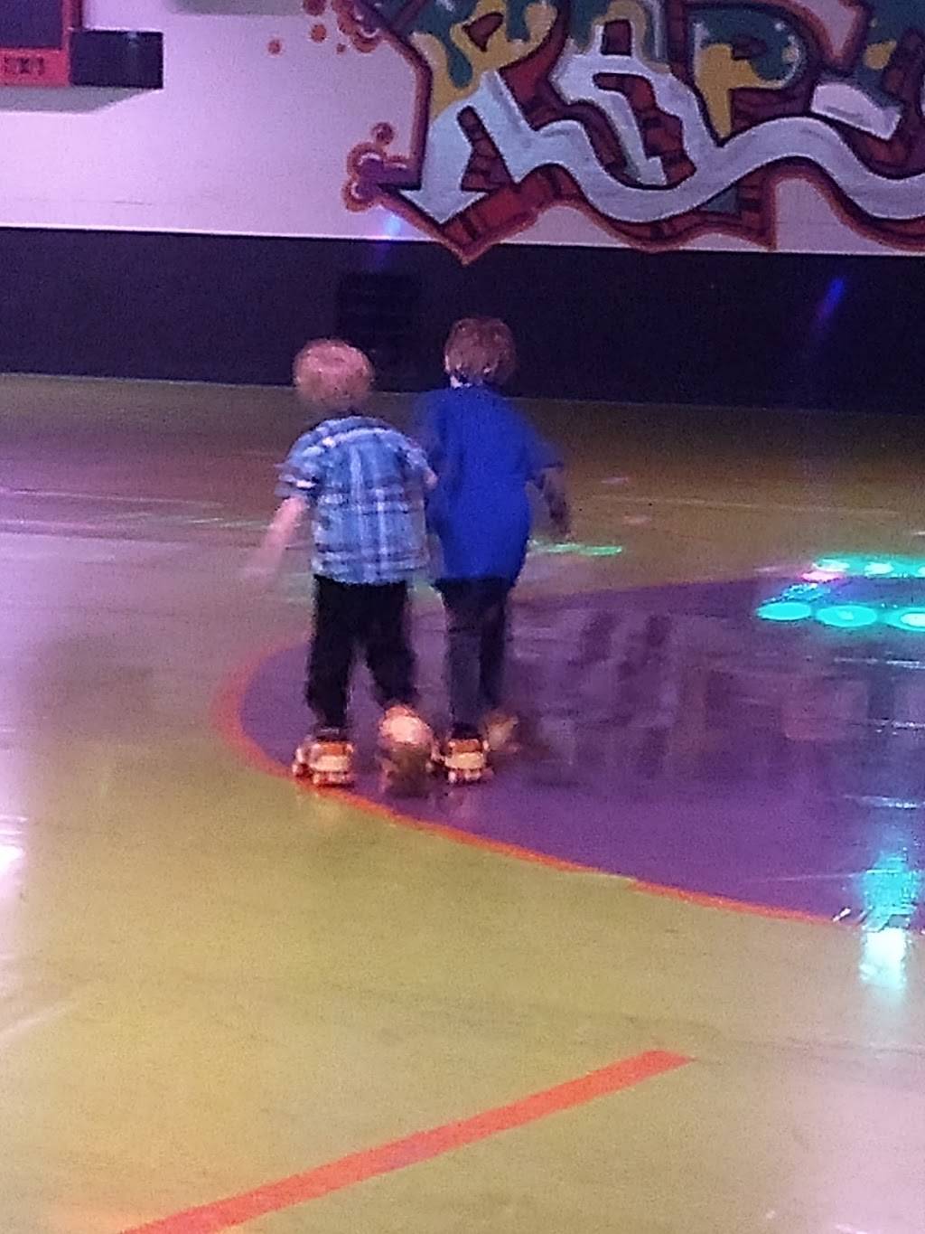 Georges Skate Center | meal takeaway | 3710 Greenswitch Rd, Decatur, IL 62526, USA | 2178753400 OR +1 217-875-3400