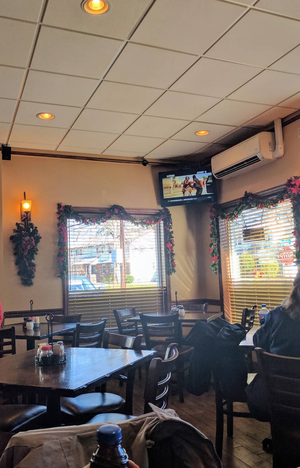 La Bella Roma Pizzeria | restaurant | 35 N Farview Ave, Paramus, NJ 07652, USA | 2018438687 OR +1 201-843-8687