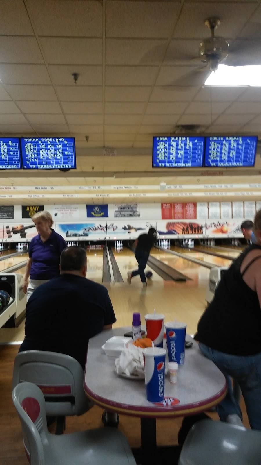 Break Point Alley | night club | 1950 Classique Ln, Tavares, FL 32778, USA | 3523435333 OR +1 352-343-5333