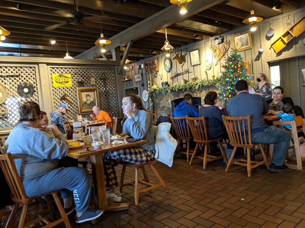 Cracker Barrel Old Country Store | restaurant | 2858 N Glenstone Ave, Springfield, MO 65803, USA | 4178314600 OR +1 417-831-4600