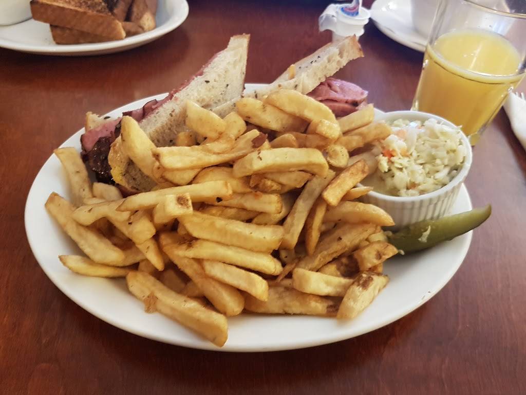 Dunns Famous Bank Street Deli | restaurant | 2679 Bank St, Gloucester, ON K1T 1N1, Canada | 6132477771 OR +1 613-247-7771