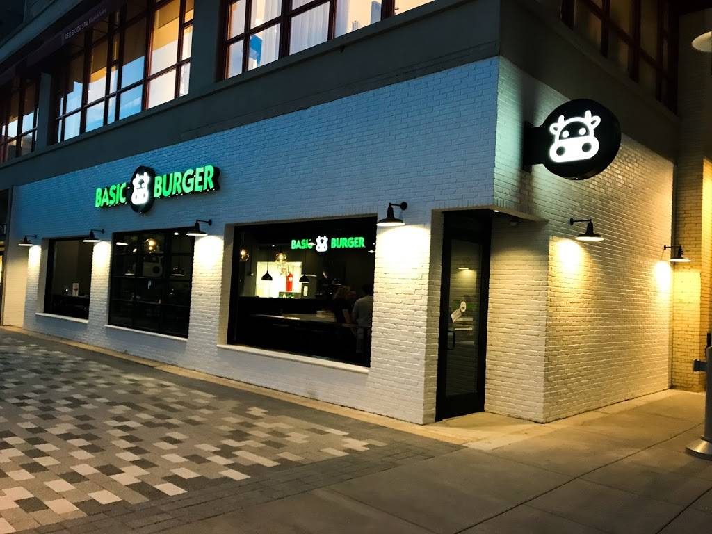 Basic Burger | restaurant | 1101 S Joyce St, Arlington, VA 22202, USA | 7032489333 OR +1 703-248-9333
