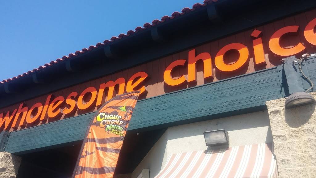 Chomp Chomp Nation | restaurant | 5755 La Palma Ave, Anaheim, CA 92807, USA | 9496371688 OR +1 949-637-1688