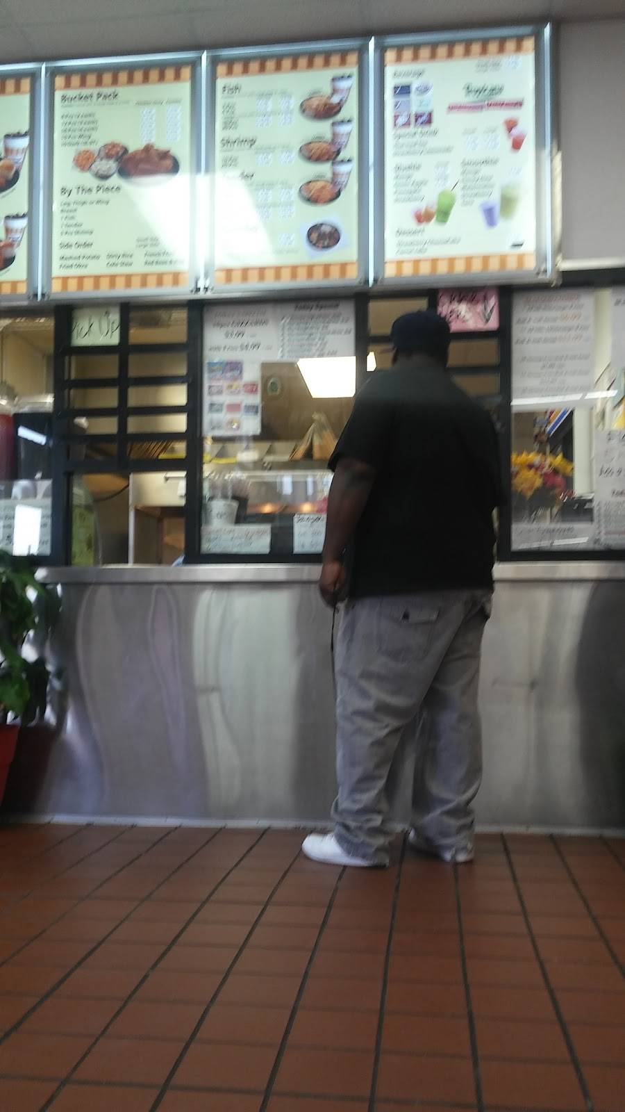 Louisiana Fried Chicken | restaurant | 7932 S Great Trinity Forest Way, Dallas, TX 75217, USA | 2143915394 OR +1 214-391-5394