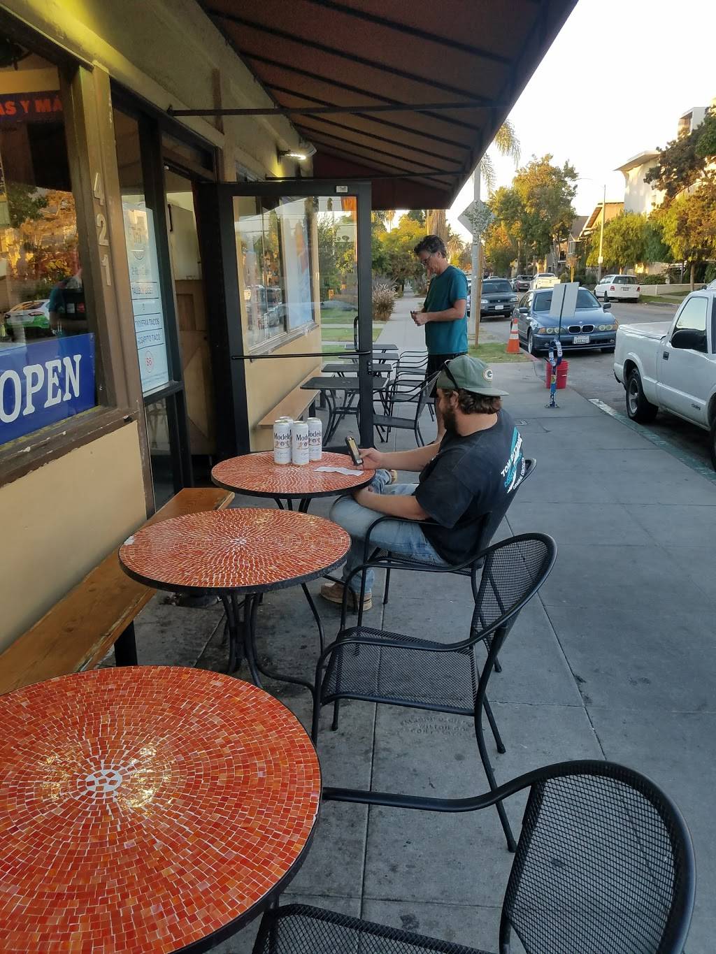 Holé Molé | restaurant | 421 Obispo Ave, Long Beach, CA 90814, USA | 5624392555 OR +1 562-439-2555