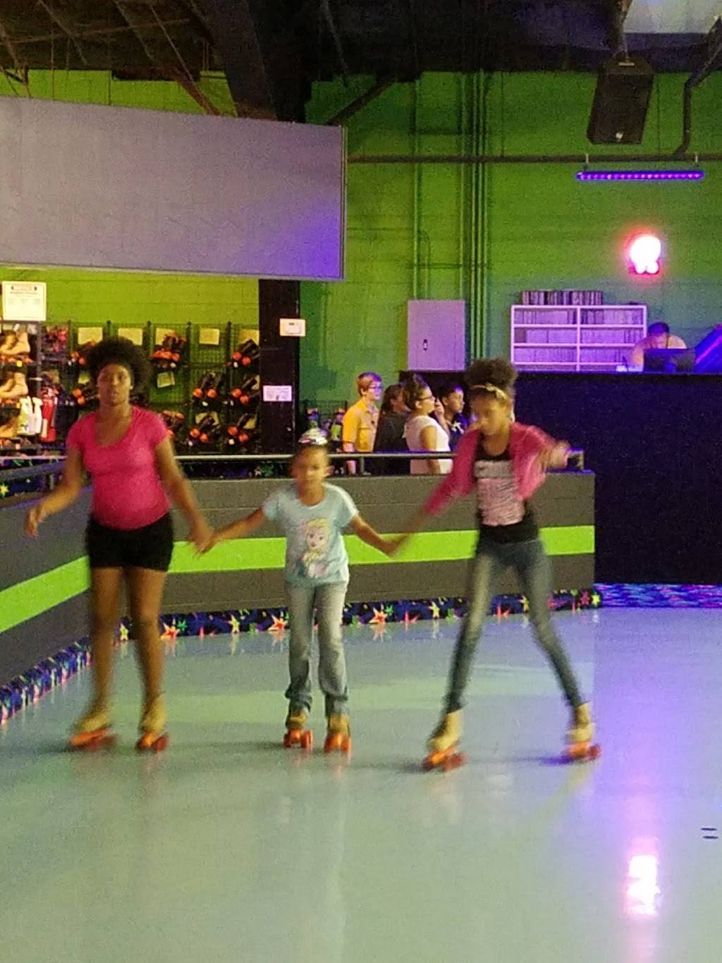 Fields of Pizza | restaurant | 1132 Avenue of the Cities, East Moline, IL 61244, USA | 3097929500 OR +1 309-792-9500