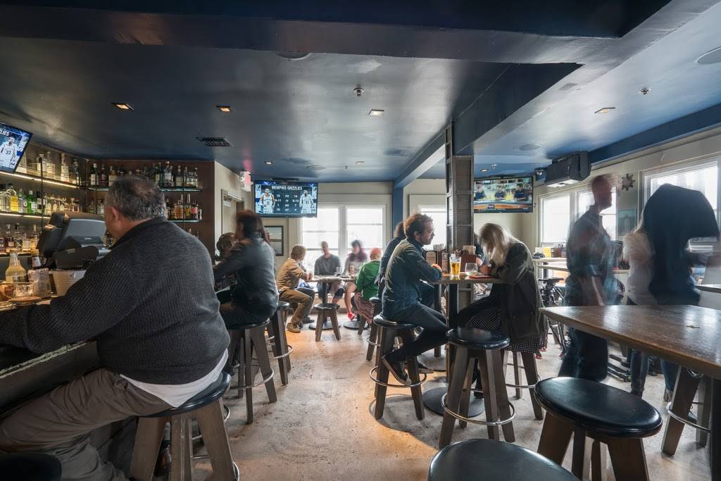 The Crab Shell Bar at The Venice Whaler | restaurant | 10 Washington Blvd, Venice, CA 90292, USA | 3108218737 OR +1 310-821-8737