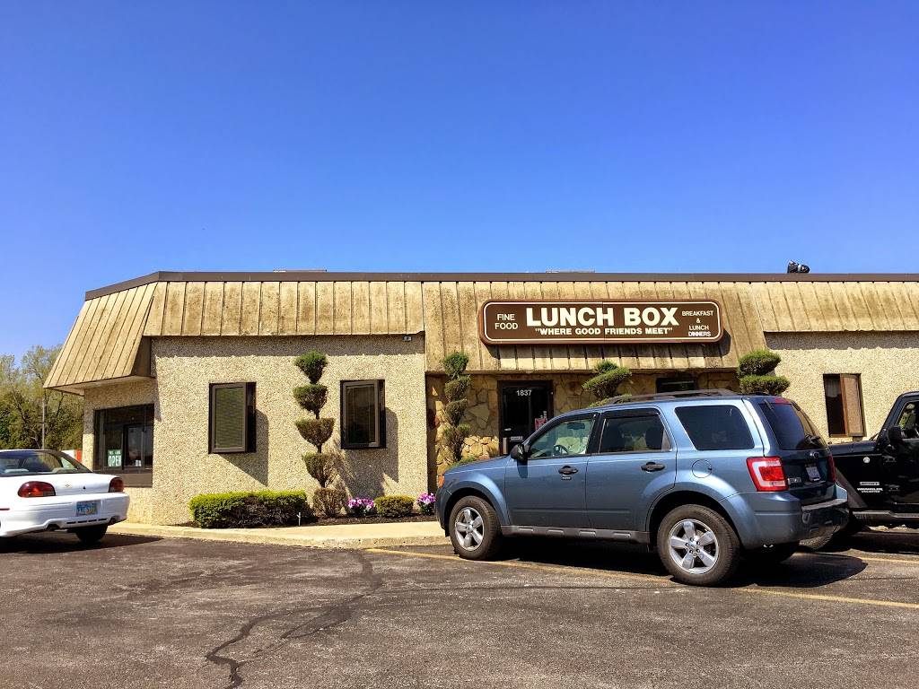 Lunch Box | restaurant | 1837 E 51st St, Ashtabula, OH 44004, USA | 4409925124 OR +1 440-992-5124