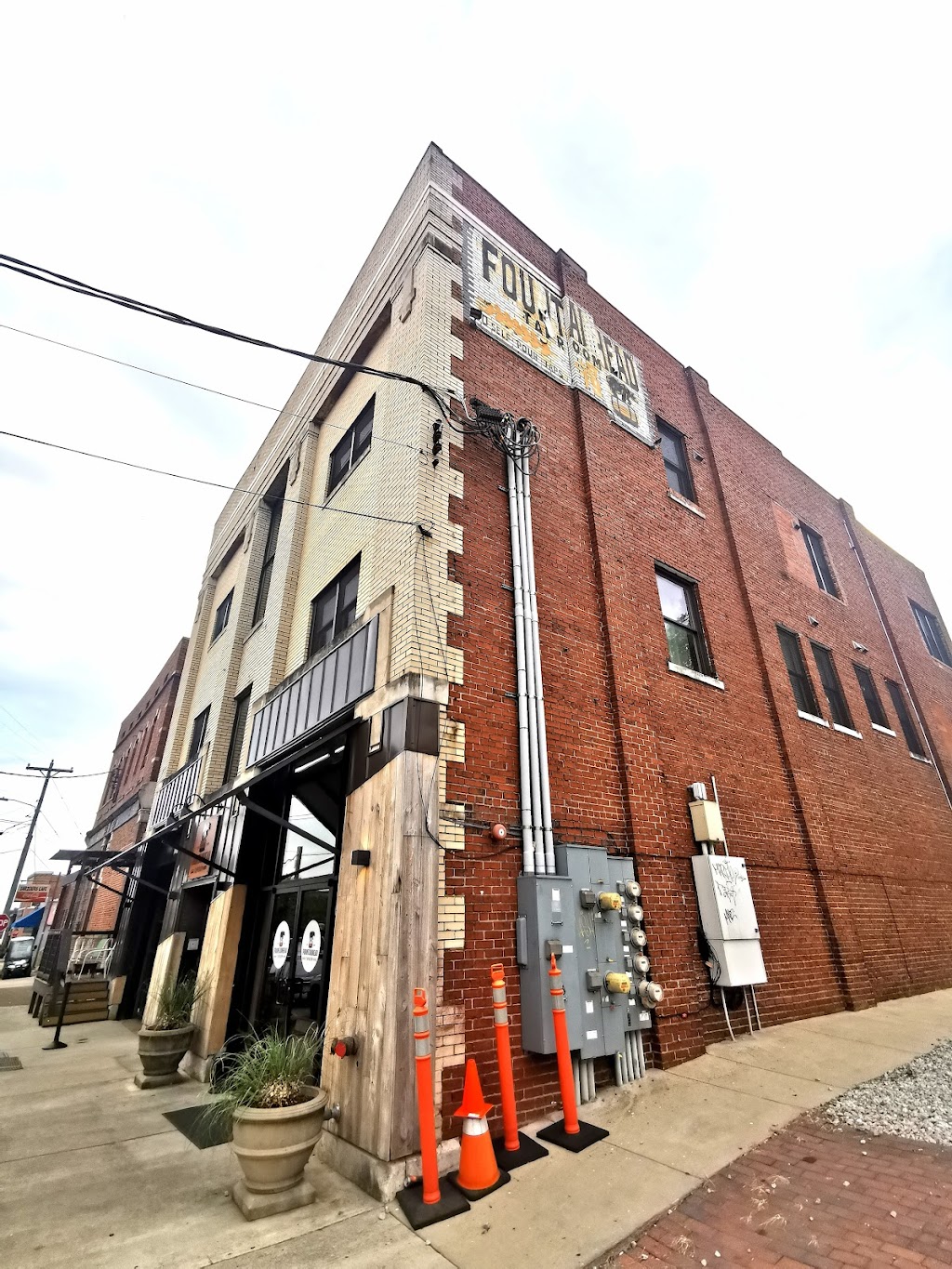 Fountainhead Taproom | restaurant | 1617 Rossville Ave, E Main St 1 Block off, Chattanooga, TN 37408, USA | 4235416355 OR +1 423-541-6355