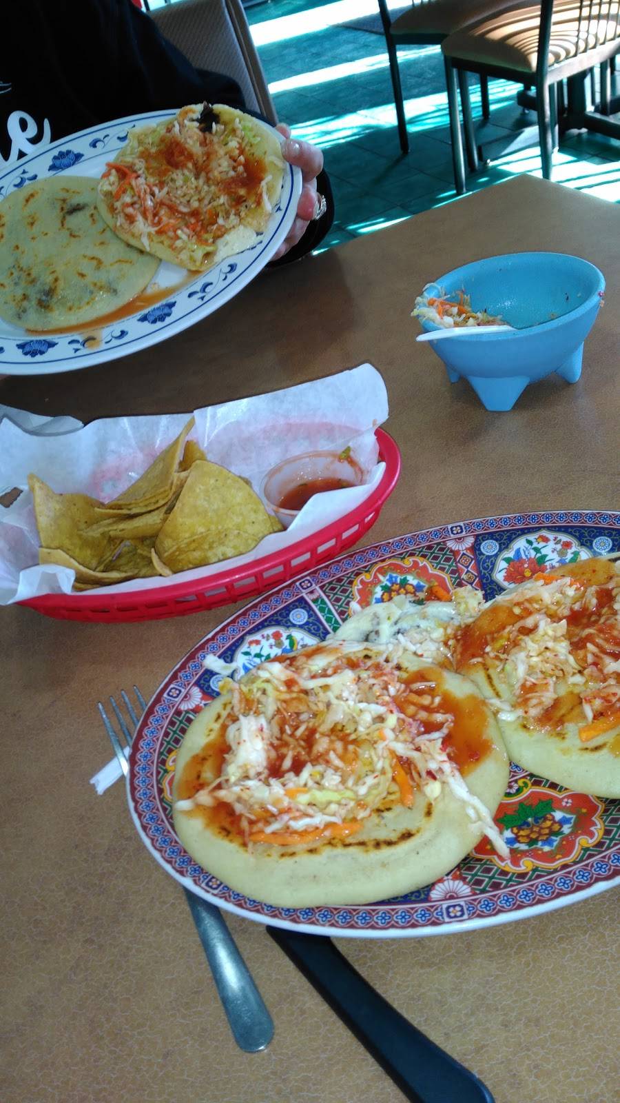 El Rinconcito | restaurant | 2308 N St, Omaha, NE 68107, USA | 4029915452 OR +1 402-991-5452