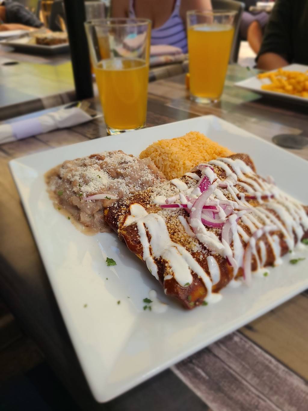 Oaks Tavern and Kitchen | restaurant | 9225 Carlton Hills Blvd, Santee, CA 92071, USA | 6194567910 OR +1 619-456-7910