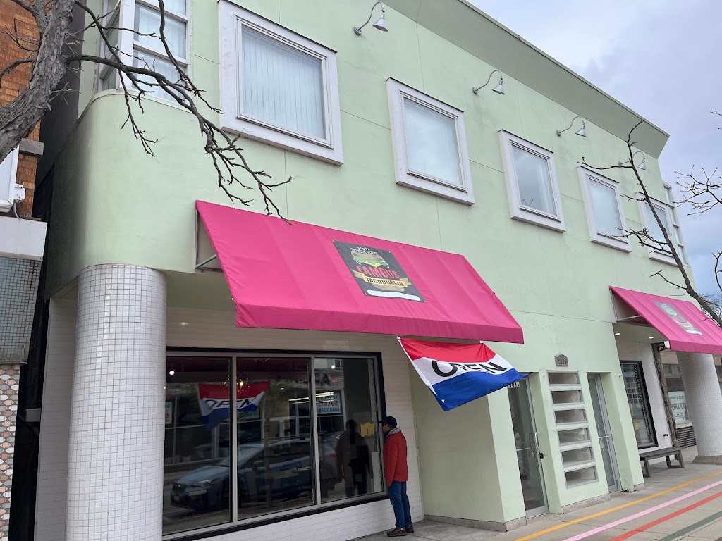 Famous TacoBurger | restaurant | 2901 Central St, Evanston, IL 60201, USA | 8474250063 OR +1 847-425-0063