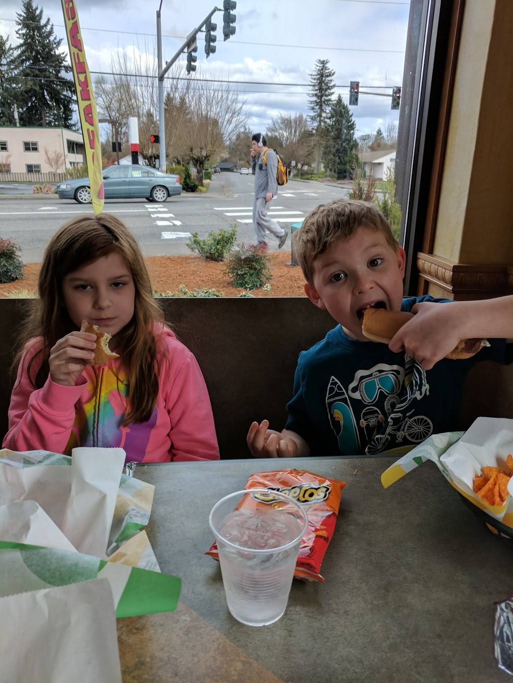 Subway | meal takeaway | 5595 Capitol Blvd SE, Tumwater, WA 98501, USA | 3607541518 OR +1 360-754-1518