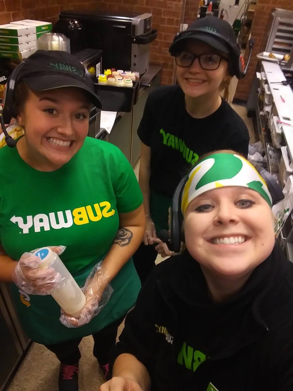 Subway | restaurant | 2977 Henry St, Muskegon, MI 49441, USA | 2317332542 OR +1 231-733-2542