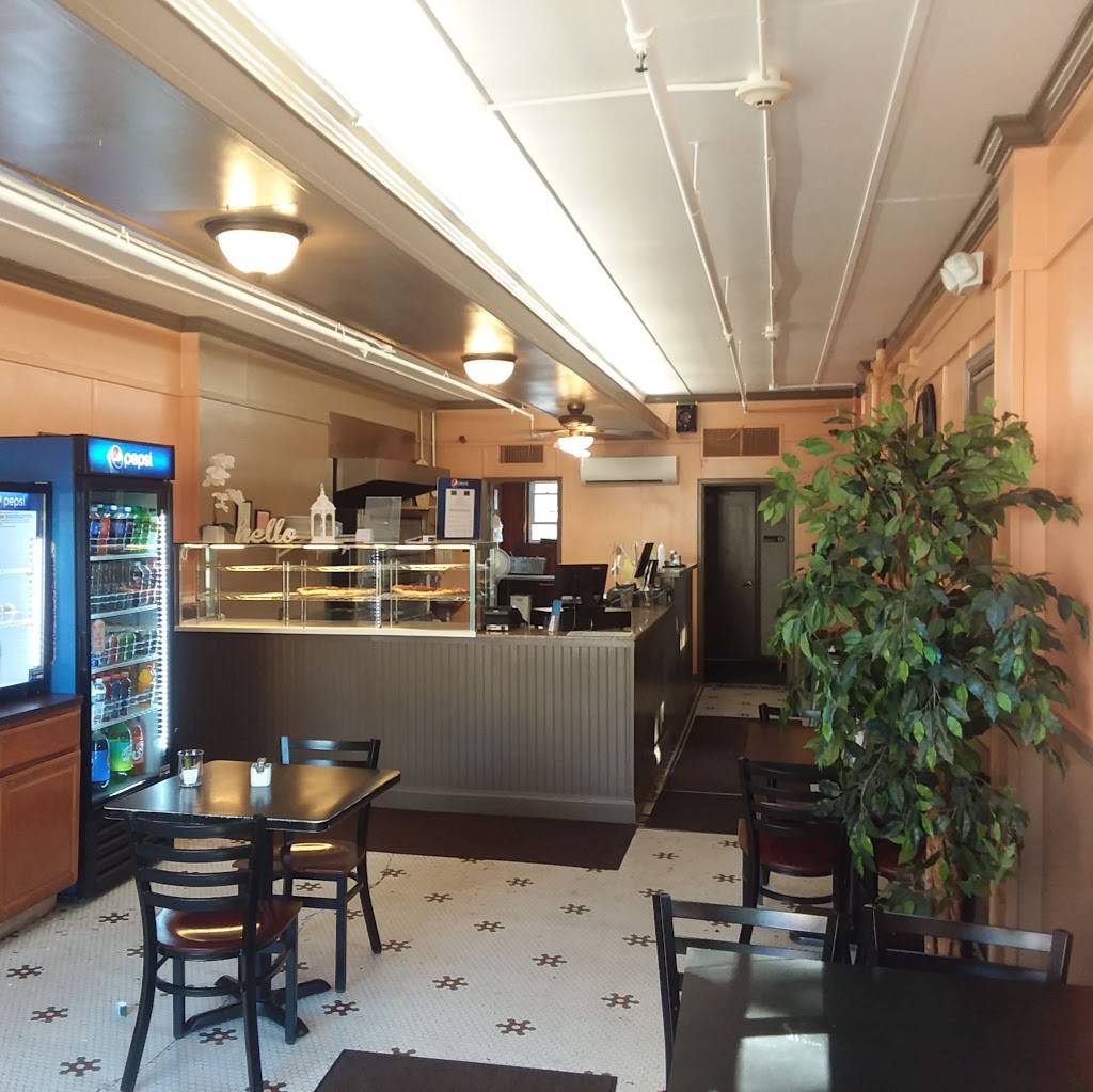 Giovannis big cheese pizzeria oneida ny | restaurant | 118 Phelps St, Oneida, NY 13421, USA | 3153633344 OR +1 315-363-3344