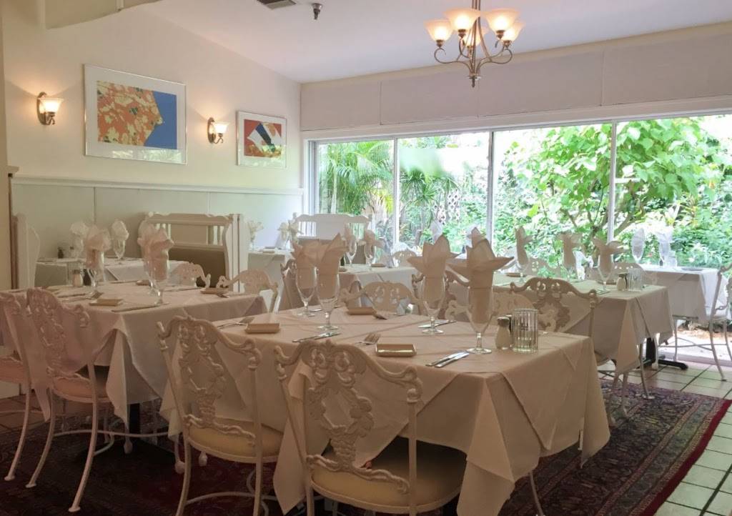 Harrys Continental Kitchens | restaurant | 525 St Judes Dr, Longboat Key, FL 34228, USA | 9413830777 OR +1 941-383-0777