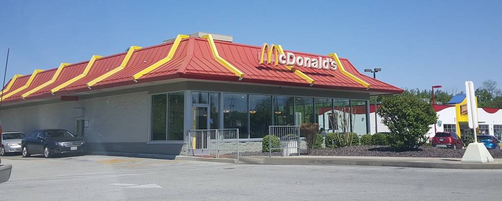 McDonalds | cafe | 1920 S Illinois Ave, Carbondale, IL 62901, USA | 6184577344 OR +1 618-457-7344