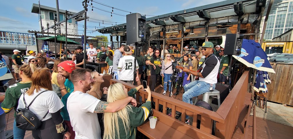 Harp Irish Pub | restaurant | 113 E Juneau Ave, Milwaukee, WI 53202, USA | 4142890700 OR +1 414-289-0700