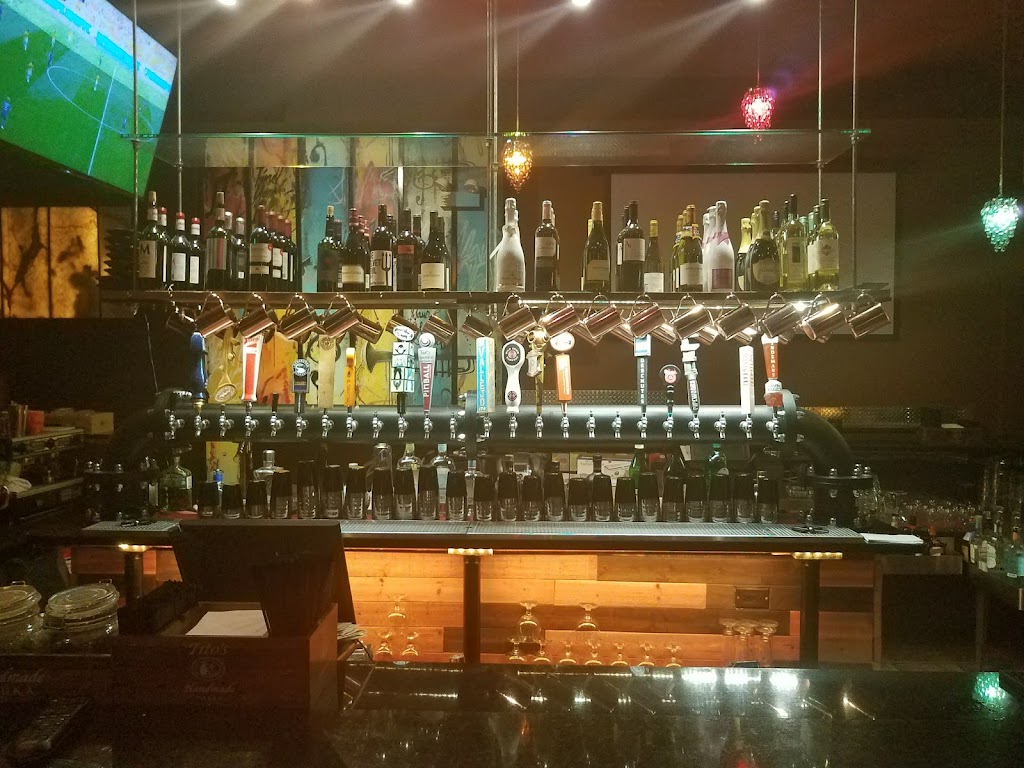 PB&J: Pizza Beer and Jukebox | restaurant | 205 N Peoria St, Chicago, IL 60607, USA | 3124987080 OR +1 312-498-7080