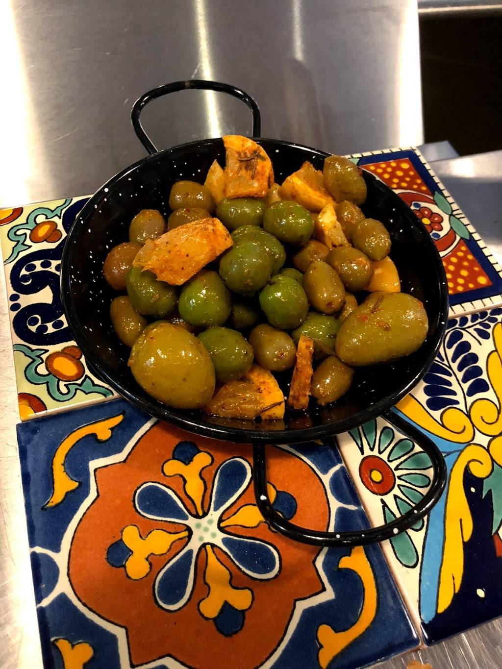 La Paella | restaurant | 1146 Queen St E, Toronto, ON M4M 1L1, Canada | 4165461055 OR +1 416-546-1055